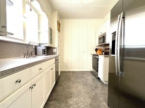 Microones, forn, placa de cuina i rentaplats