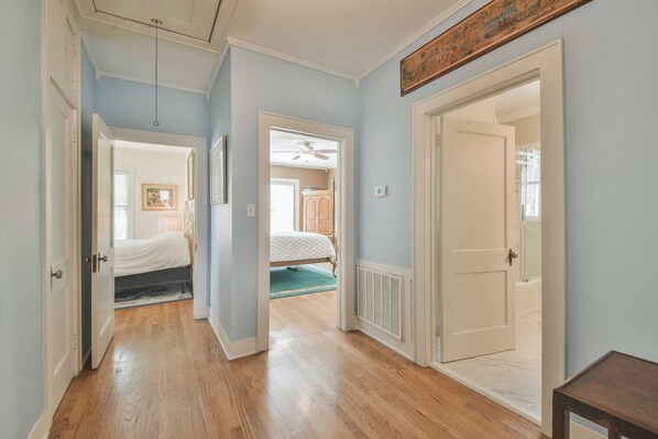 2 dormitoris, planxa i posts de planxar, wifi i roba de llit