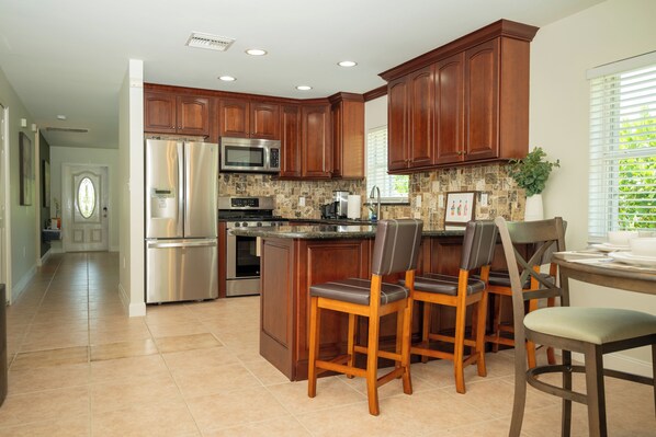 微波炉、烤箱、炉灶、洗碗机