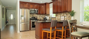 The Orchid House - charming 3 bed/2 bath home in the heart of Naples