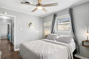 3 bedrooms, iron/ironing board, travel cot, Internet