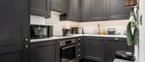 Refrigerador, microondas, horno, placa de cocina