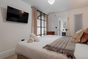 2 chambres, fer et planche à repasser, lit parapluie, Wi-Fi gratuit