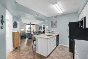 Condo, Multiple Beds (Harbour Place 109) | Private kitchen