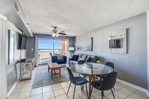 Living area - Harbour Place 503 (Orange Beach)