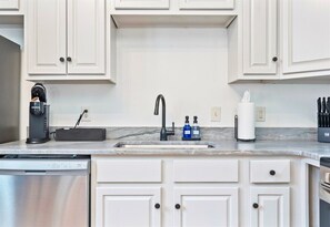 Fridge, microwave, oven, stovetop - Colorful Studio in Downtown Hot Springs (Hot Springs)