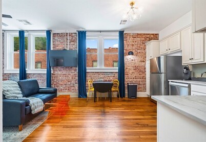 Colorful Studio in Downtown Hot Springs