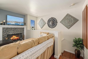 Smart TV, fireplace - Mission Hills Dream | BBQ, Patios, AC, Parking (San Diego)
