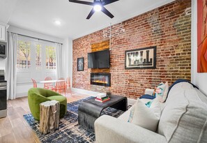 Smart TV, fireplace