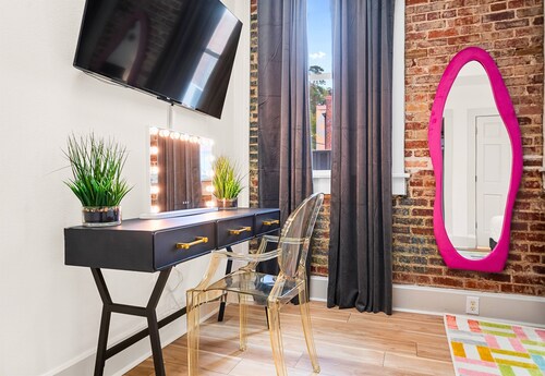 Stylish Loft in the Heart of Downtown