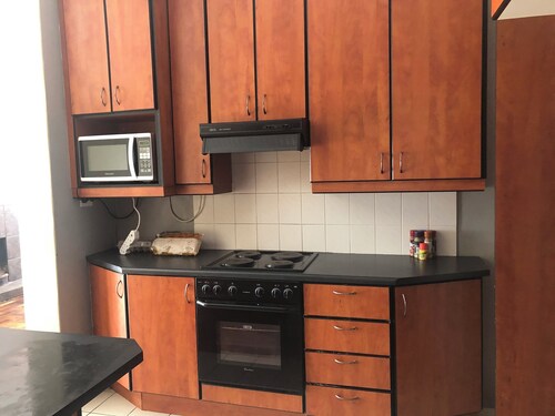 Cape Town (Plumstead), South Africa, 3 bedroomed 2 bathrooms free standing house