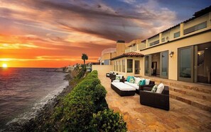 Terrace/patio - Oceanfront Paradise | Luxury, Fire Pit, Views (La Jolla)