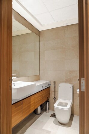 Shower, hair dryer, bidet, towels - Charming 1-bedroom apartment in lovely Azizi Riviera with AC, WiFi (Azizi Riviera, Meydan One, Meydan City)