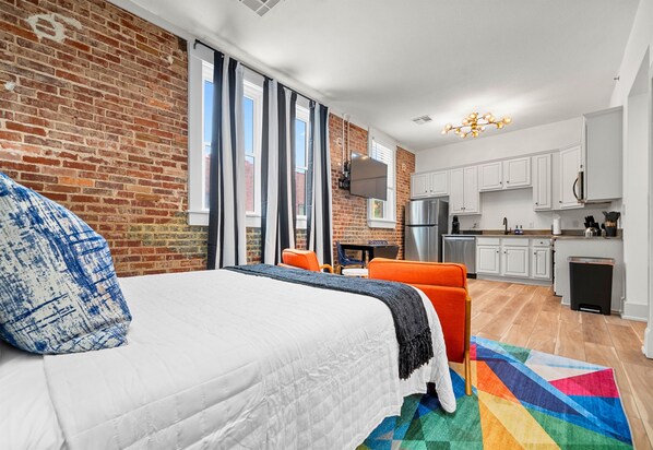 1 غرفة نوم ومكواة/لوح كي وواي فاي مجانًا وملاءات أسرّة