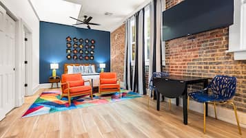 1 habitación, tabla de planchar con plancha, wifi gratis y ropa de cama