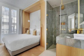 3 slaapkamers, een bureau, een strijkplank/strijkijzer, gratis wifi