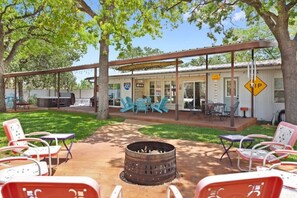 屋外ダイニングエリア