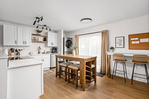 Modern Noblesville Stay | 3BR Near Attractions