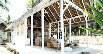 Rote White House - South Villa: surf, sun and fun await!