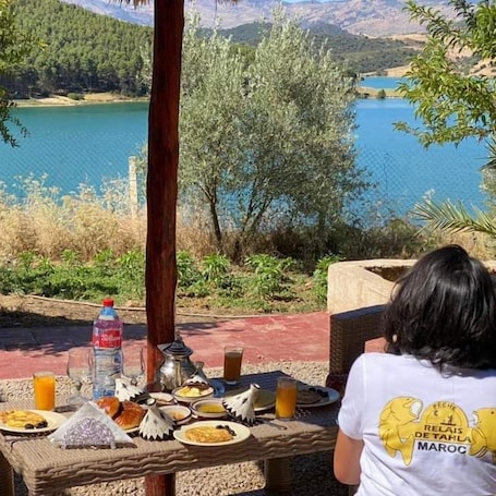 Desayuno continental diario (EUR 5 por persona). Le relais de tahla