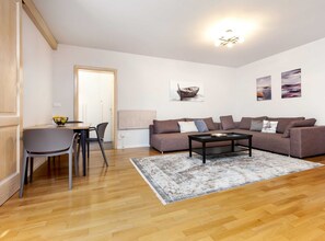 TV - Charming Bright Gem Rovinj Downtown - Two Bedroom Apartment with Terrace (Rovinj)