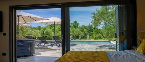 3 habitaciones, tabla de planchar con plancha y acceso a internet