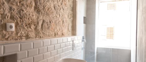 Shower, towels