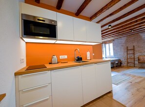 Fridge, microwave, stovetop, coffee/tea maker