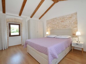 5 Schlafzimmer, Bügeleisen/Bügelbrett, Internetzugang, Bettwäsche