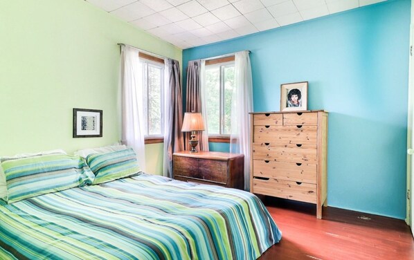 2 chambres, fer et planche à repasser, Wi-Fi, draps fournis