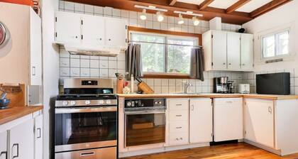 Charming Chalet in Venice, Quebec – Cozy Retreat Near Lake Champlain