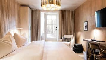 Habitación superior, 1 cama de matrimonio grande, no fumadores, patio | 1 dormitorio, ropa de cama de alta calidad, edredones de plumas