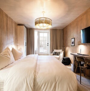 Habitación superior, 1 cama de matrimonio grande, no fumadores, patio | 1 dormitorio, ropa de cama de alta calidad, edredones de plumas