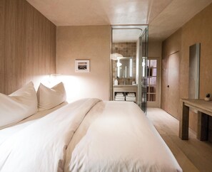 Premium bedding, down duvets, desk, laptop workspace - Palace Modern Hotel at the Plaza (Santa Fe)