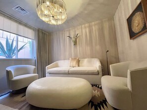 Luxury Suite, 1 King Bed with Sofa bed, Non Smoking Room 3 | Living area - Palace Modern Hotel at the Plaza (Santa Fe)