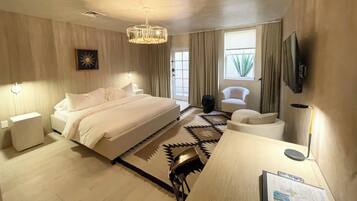 Deluxe Room, 1 King Bed, Mobility Accessible, Non Smoking Room 16 | 1 bedroom, premium bedding, down comforters, desk