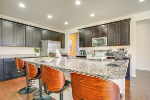 Fridge, microwave, stovetop, dishwasher - Centrally Located Home in Fredericksburg! (Fredericksburg)