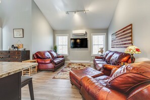TV - Ski, Hike & Boat: Modern Bridgton Retreat (Bridgton)