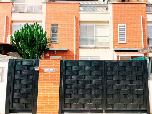 Global Vacacional: Modern and practical townhouse in Puerto de Sagunto