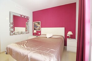 3 bedrooms, iron/ironing board, free WiFi, bed sheets - Global Vacacional: Modern and practical townhouse in Puerto de Sagunto (Puerto de Sagunto)