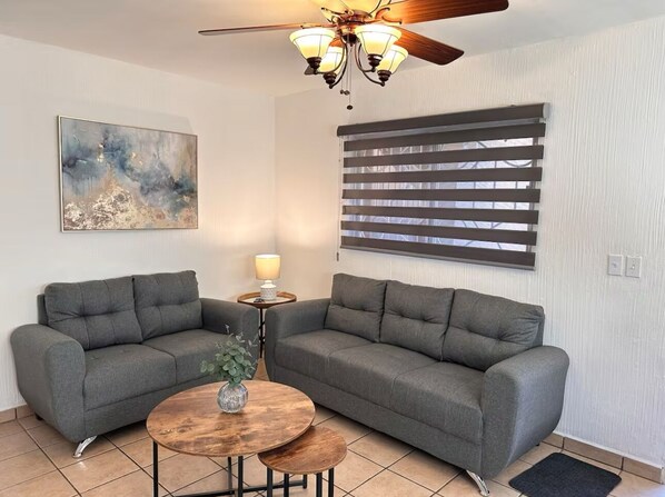 Living area - Charming 2-bedroom apartment with AC, WiFi in Heroica Nogales (Heroica Nogales)