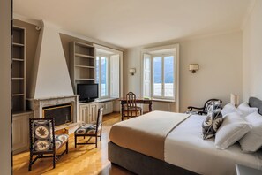 4 chambres, coffres-forts dans les chambres, bureau