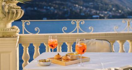 La Casa - Spacious apartment in historic villa with private lake access