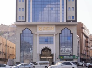 المنشأة من الخارج