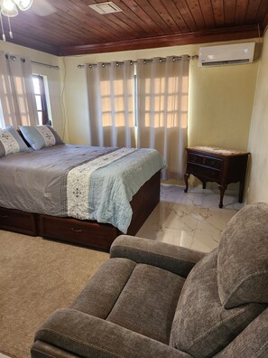 2 室のベッドルーム、アイロン / アイロン台、WiFi、ベッドシーツ