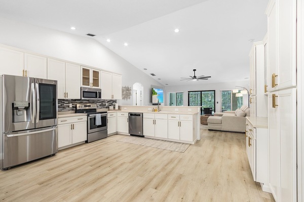 Refrigerador, microondas, horno, placa de cocina