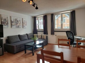 TV - Charming 2-bedroom apartment with WiFi in St. Gallen (St. Gallen)