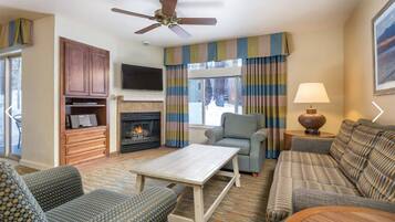 Télévision, cheminée, chaßne hi-fi