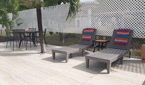 Outdoor dining - Mango Tree Cottage with Chill Pool. Short Walk To The Beach (St. Mary's)