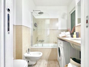Hair dryer, bidet, towels, soap - Apartment near Metro A Battistini - Policlinico Gemelli (Roma)